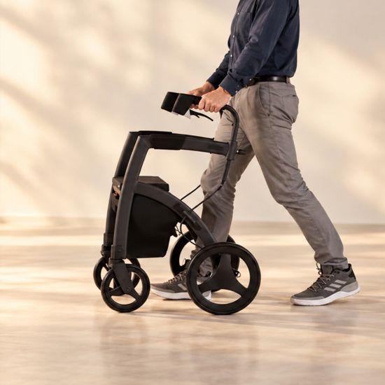 Man Achter Rollator Alleen Lijf