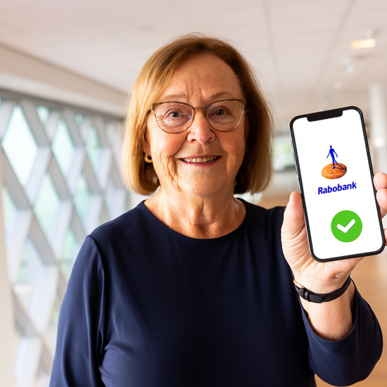 Vrouw Met Telefoon In Hand